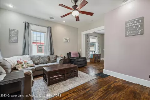 307 E Walker St, Saint Johns, MI 48879 photo 7