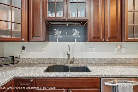 307 E Walker St, Saint Johns, MI 48879 photo 12