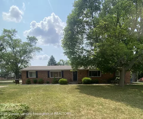 630 Kenway Dr, Lansing, MI 48917