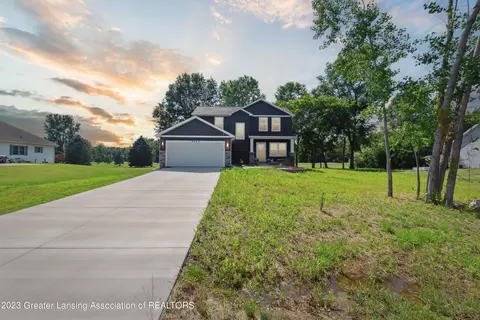 4948 Old Silo Dr, Pleasant Lake, MI 49272