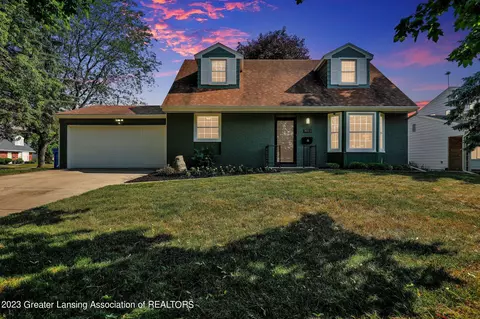 3011 Colchester Rd, Lansing, MI 48906