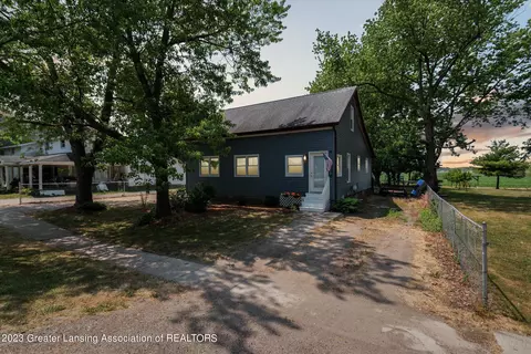 210 Charlotte St, Mulliken, MI 48861