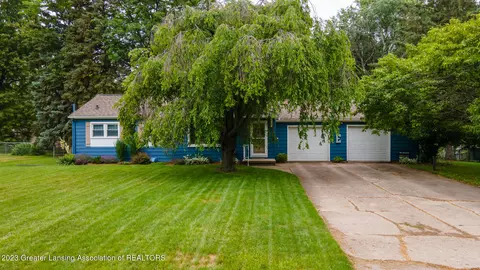3216 Manley Dr, Lansing, MI 48910