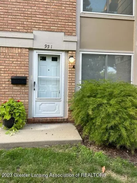 951 Barclay Ln, East Lansing, MI 48823