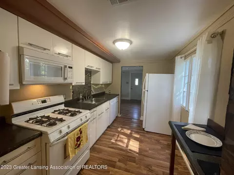 2020 E Cavanaugh Rd, Lansing, MI 48910 photo 8
