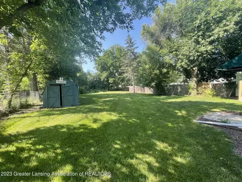 2020 E Cavanaugh Rd, Lansing, MI 48910 photo 4