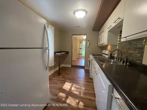2020 E Cavanaugh Rd, Lansing, MI 48910 photo 9