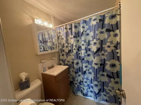 2020 E Cavanaugh Rd, Lansing, MI 48910 photo 15