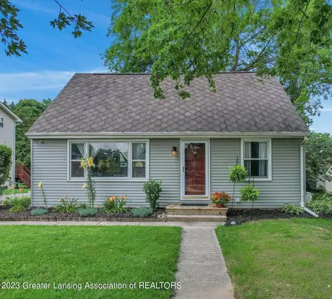 321 E Cherry St, Mason, MI 48854