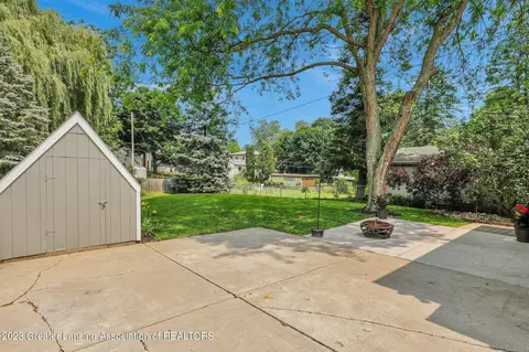 321 E Cherry St, Mason, MI 48854 photo 4