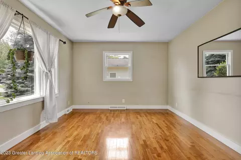 321 E Cherry St, Mason, MI 48854 photo 9