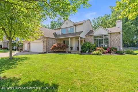 746 Laurelwood Dr, Lansing, MI 48917