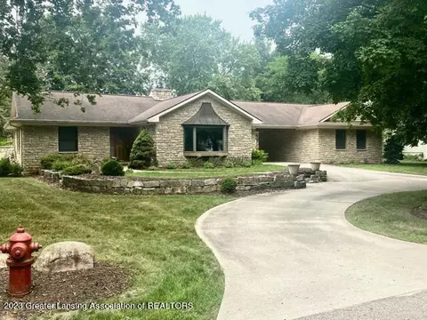 4593 Chippewa Dr, Okemos, MI 48864