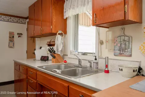 554 Harrison Ave, Owosso, MI 48867 photo 6