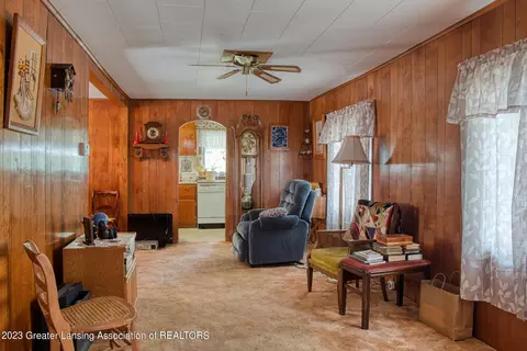 554 Harrison Ave, Owosso, MI 48867 photo 2