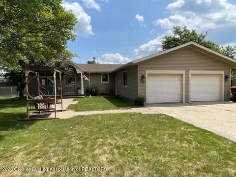 1201 S Swegles St, Saint Johns, MI 48879