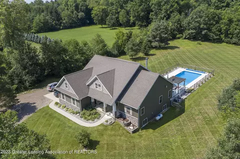 9205 Royston Rd, Grand Ledge, MI 48837
