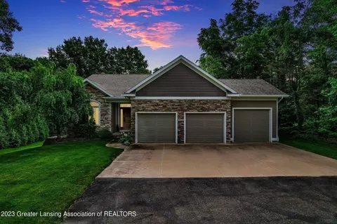 6038 Valley Trl, Dimondale, MI 48821