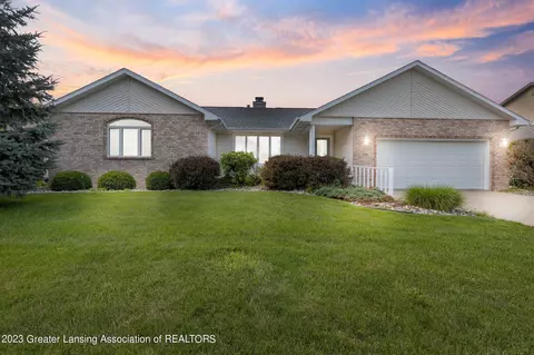 729 Fieldview Dr, Grand Ledge, MI 48837