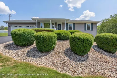 2063 Arch Rd, Eaton Rapids, MI 48827
