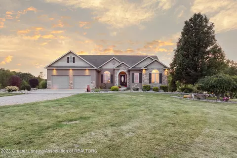 4460 Eaton River Trl, Eaton Rapids, MI 48827