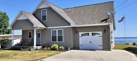 206 Siebert Dr, Houghton Lake, MI 48629