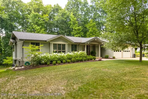 9373 E Herbison Rd, Laingsburg, MI 48848