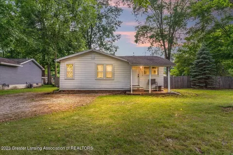 6612 Richard Rd, Lansing, MI 48911