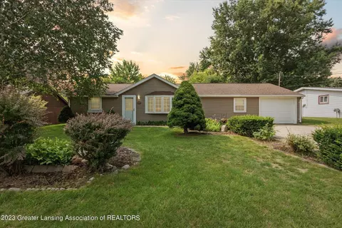 605 Cedarwood St, Dewitt, MI 48820
