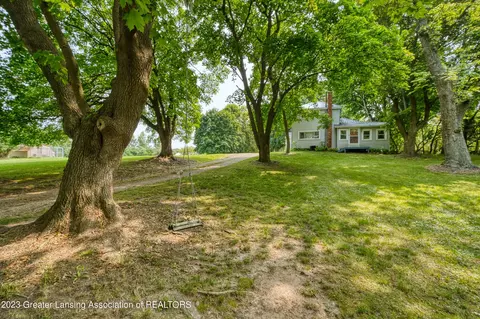 6733 S Loomis Rd, Dewitt, MI 48820