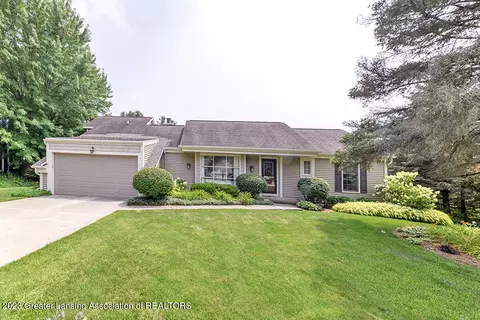 1908 Maple Shade Dr, Williamston, MI 48895 photo 2