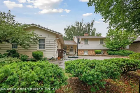 3330 Snowglen Ln, Lansing, MI 48917