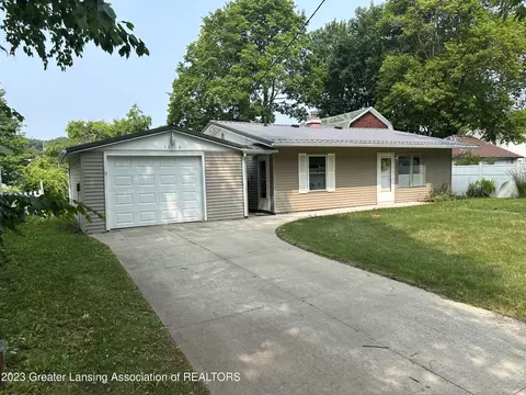 1228 S Montgomery St, Hastings, MI 49058