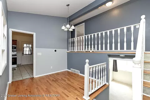 4911 Lyncott Dr, Lansing, MI 48910 photo 6