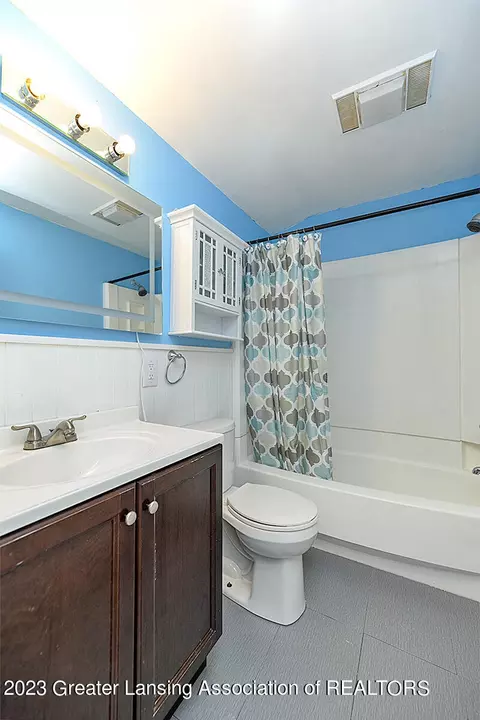 4911 Lyncott Dr, Lansing, MI 48910 photo 16