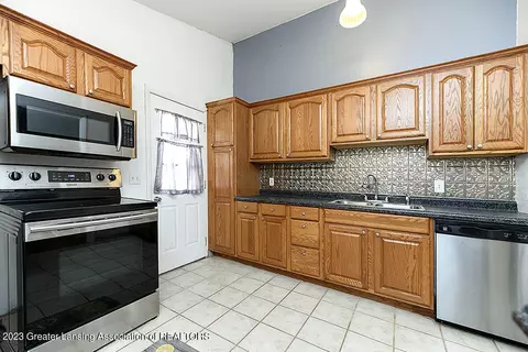 4911 Lyncott Dr, Lansing, MI 48910 photo 8