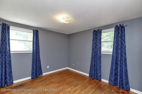 4911 Lyncott Dr, Lansing, MI 48910 photo 10