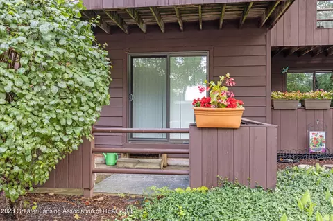 205 E Jolly Rd #2, Lansing, MI 48910