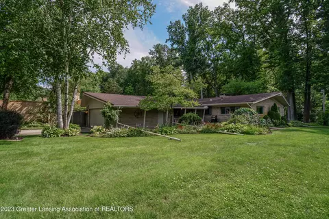 2719 W Libbie Dr, Lansing, MI 48917