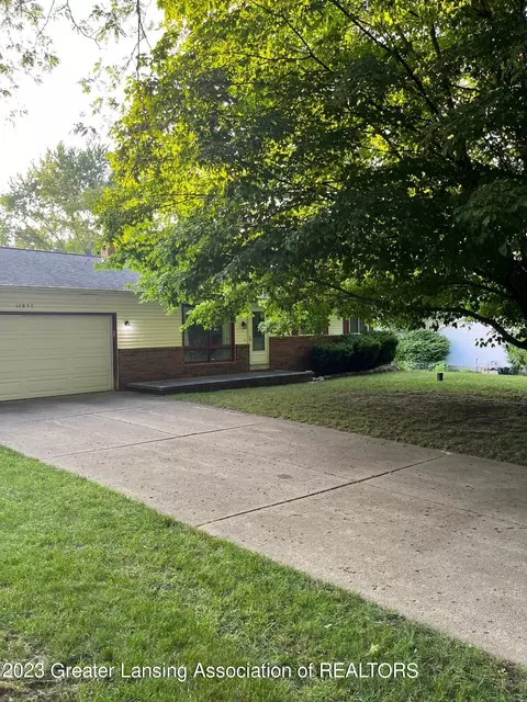 12857 Crescent Dr, Grand Ledge, MI 48837