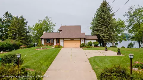 6610 Peninsula Way, Laingsburg, MI 48848