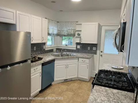 628 Brook St, Lansing, MI 48906 photo 11