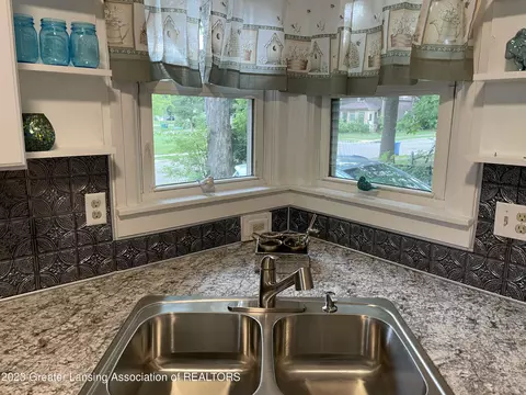 628 Brook St, Lansing, MI 48906 photo 13