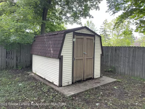 628 Brook St, Lansing, MI 48906 photo 7