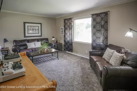 1433 Maycroft Rd, Lansing, MI 48917 photo 5