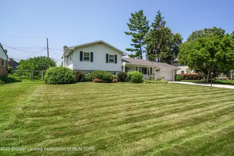 1433 Maycroft Rd, Lansing, MI 48917 photo 2