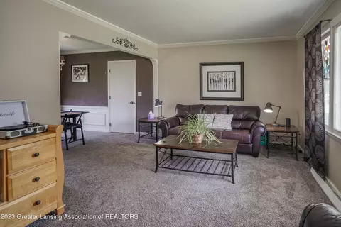 1433 Maycroft Rd, Lansing, MI 48917 photo 6