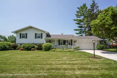 1433 Maycroft Rd, Lansing, MI 48917