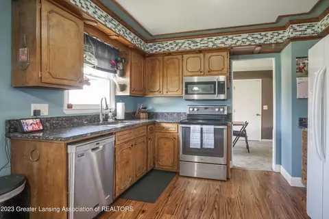 1433 Maycroft Rd, Lansing, MI 48917 photo 16