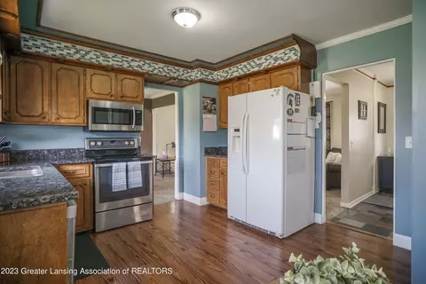 1433 Maycroft Rd, Lansing, MI 48917 photo 17